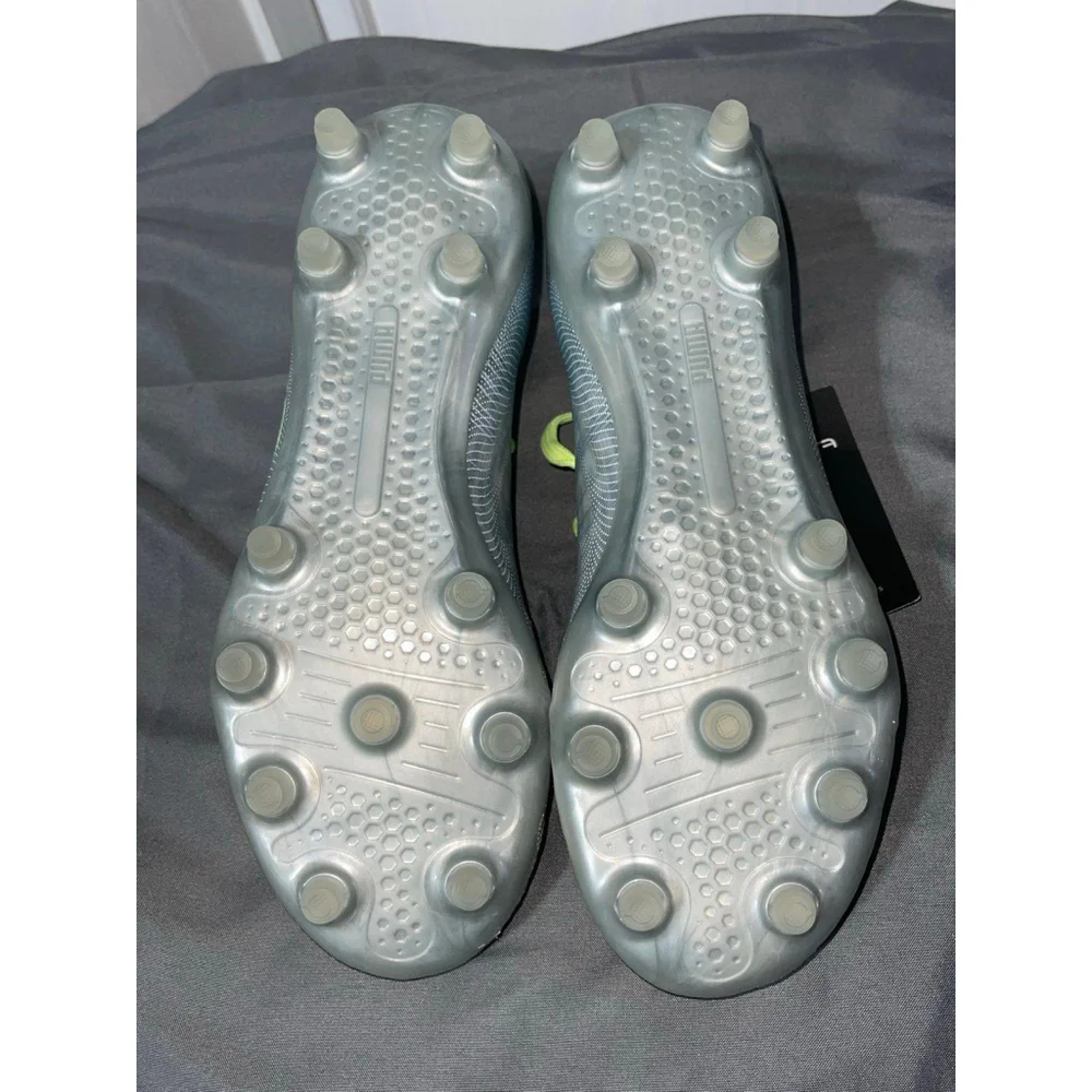 Women's Puma Cleats size 5.5 or kids size 4 soccer cleats nwt